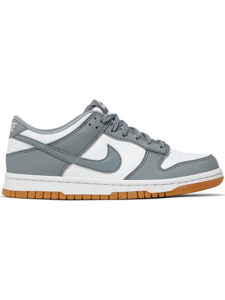 Кроссовки Dunk Low GS 'Reflective Grey' — изображение 1 из 4, серый