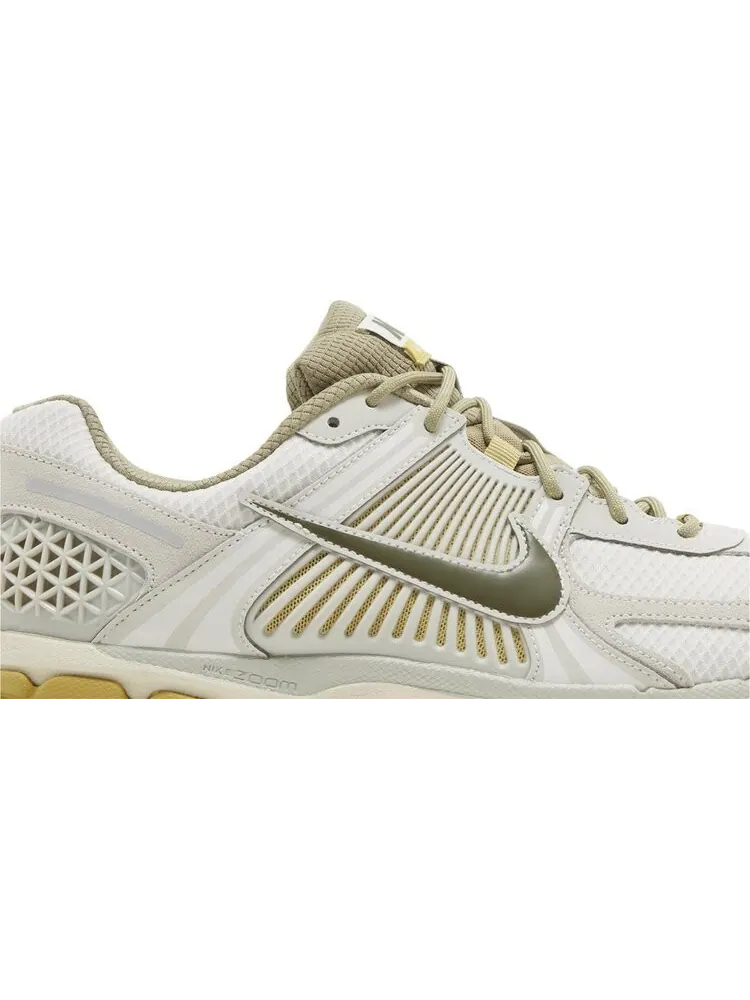 Кроссовки Air Zoom Vomero 5 'Light Bone Olive' — изображение 2 из 4, бежевый