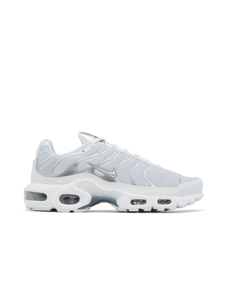 Кроссовки Wmns Air Max Plus 'White Metallic Silver' — изображение 1 из 8