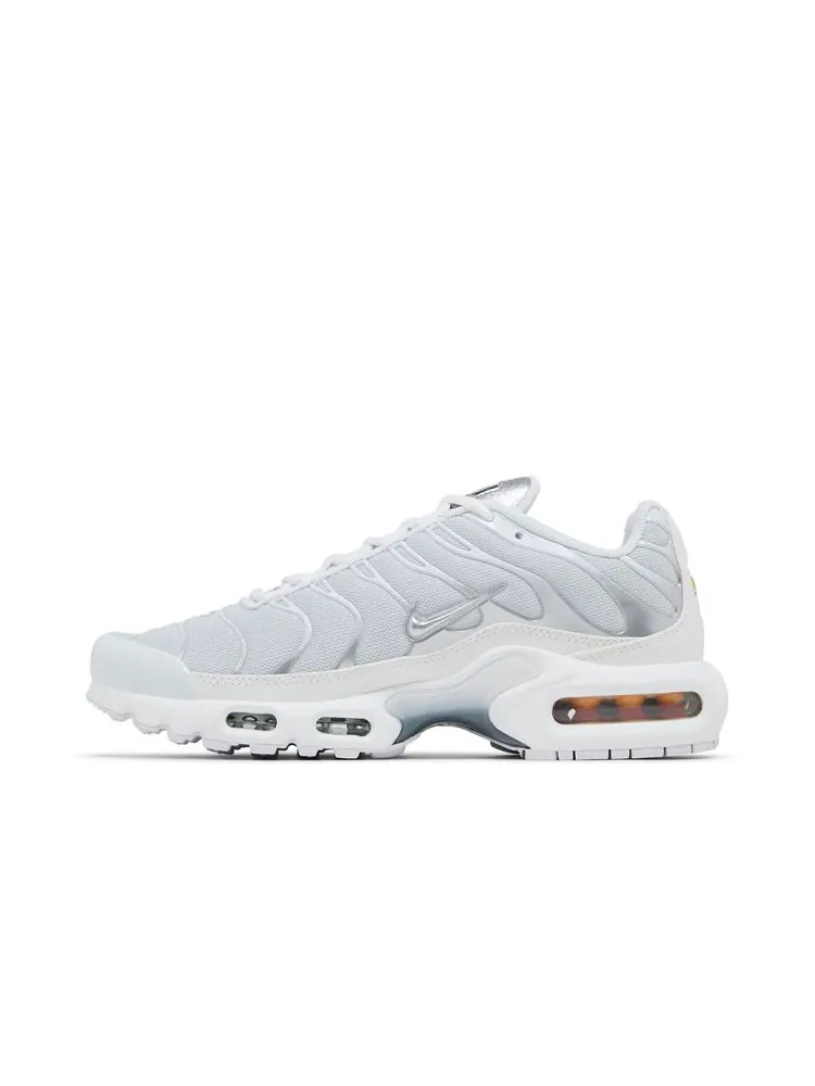 Кроссовки Wmns Air Max Plus 'White Metallic Silver' — изображение 3 из 8