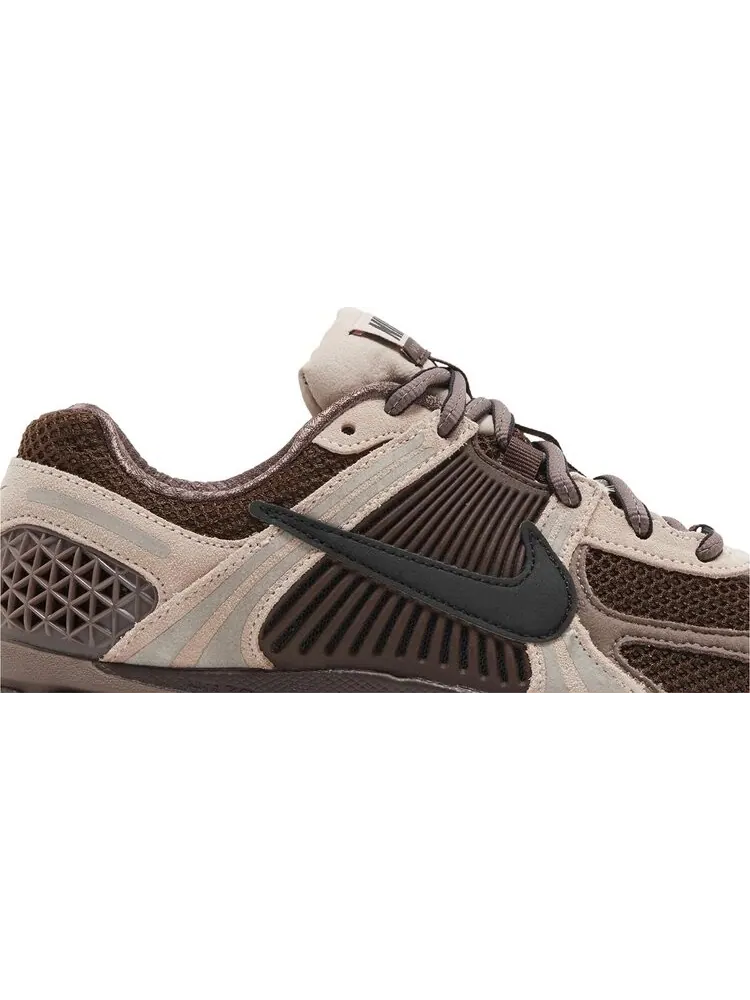 Кроссовки Wmns Air Zoom Vomero 5 'Plum Eclipse' — изображение 2 из 4, фиолетовый