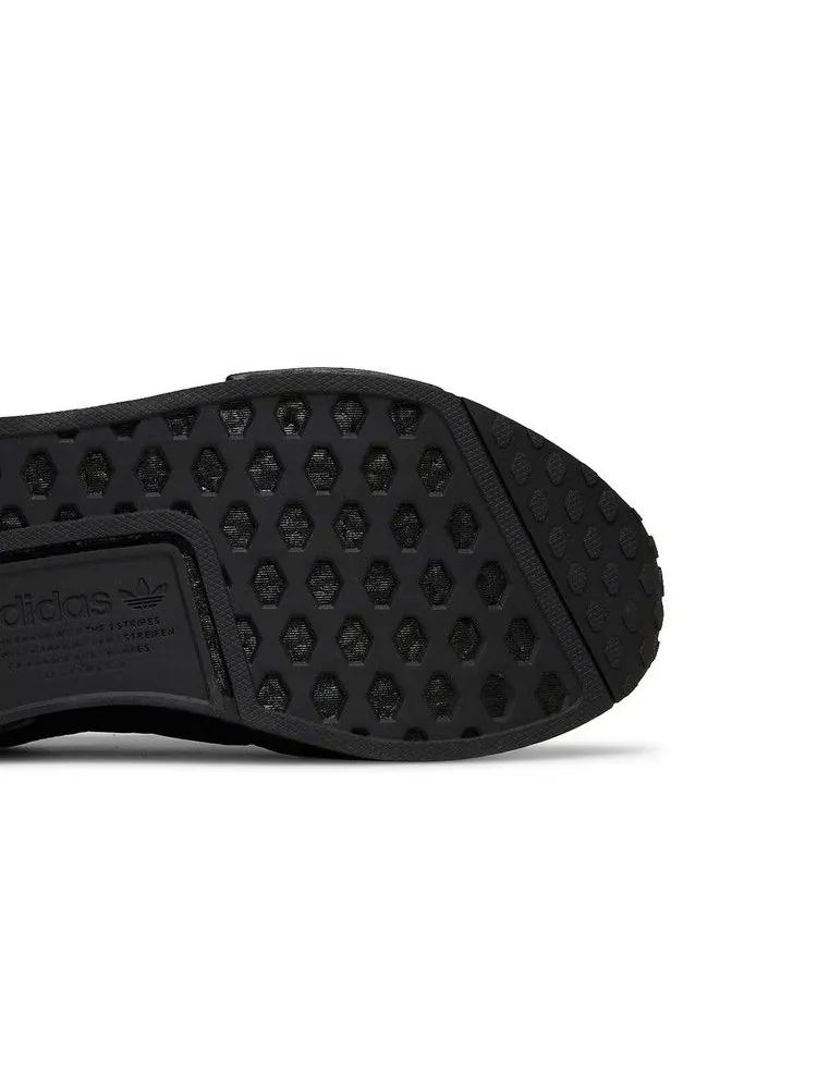 Кроссовки adidas NMD_R1 'Quilted Black' — изображение 6 из 9, черный/черный/черный