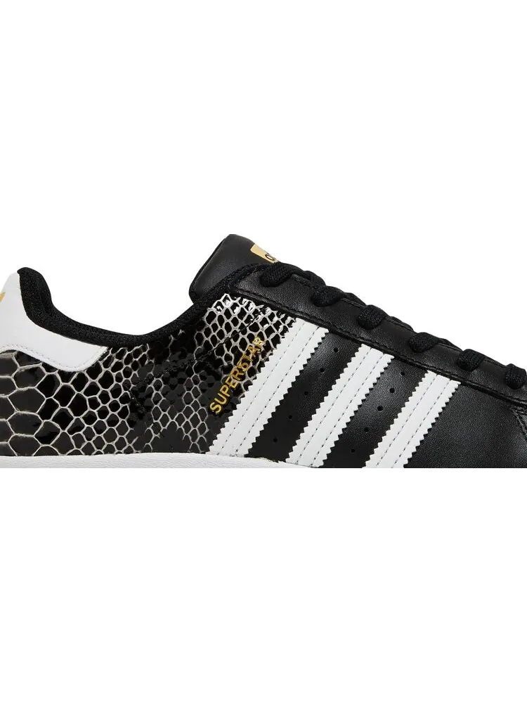Кроссовки Adidas Wmns Superstar 'Black Snakeskin' — изображение 2 из 8, черный