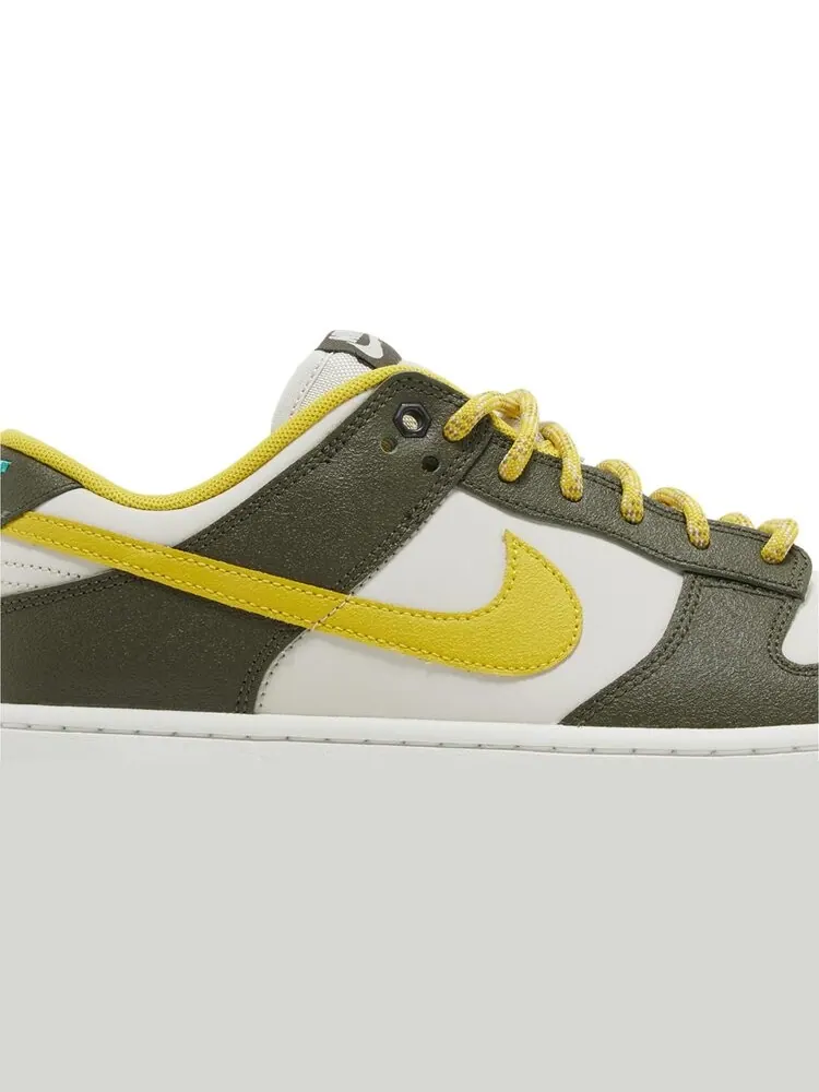 Кроссовки Dunk Low Premium 'Cargo Khaki Vivid Sulfur' — изображение 2 из 4, зеленый
