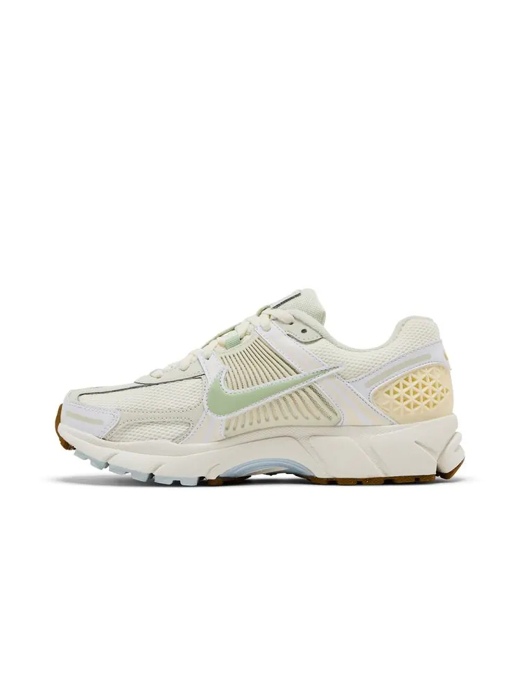 Кроссовки Wmns Air Zoom Vomero 5 'Sail Buff Gold' — изображение 3 из 8, золотистый