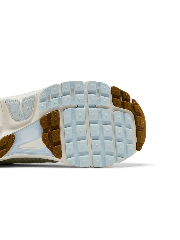 Кроссовки Wmns Air Zoom Vomero 5 'Sail Buff Gold' — изображение 5 из 8, золотистый