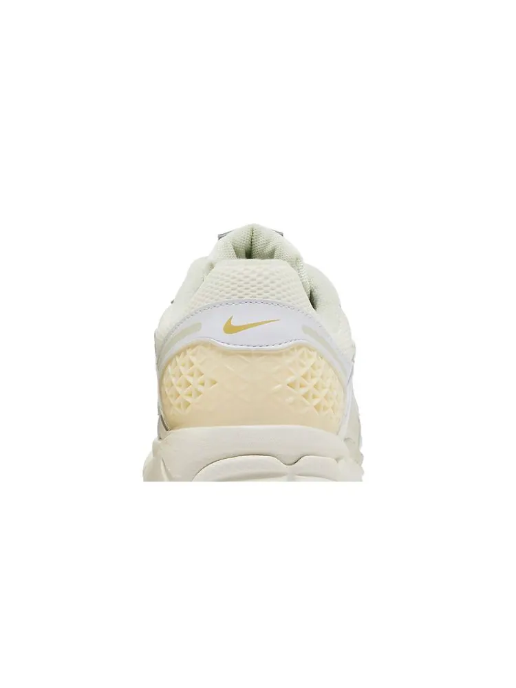 Кроссовки Wmns Air Zoom Vomero 5 'Sail Buff Gold' — изображение 7 из 8, золотистый