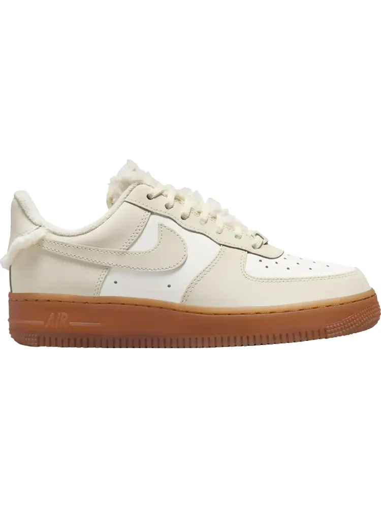 Кроссовки Wmns Air Force 1 '07 LX 'Sail Gum Faux Fur' — изображение 1 из 1, белый
