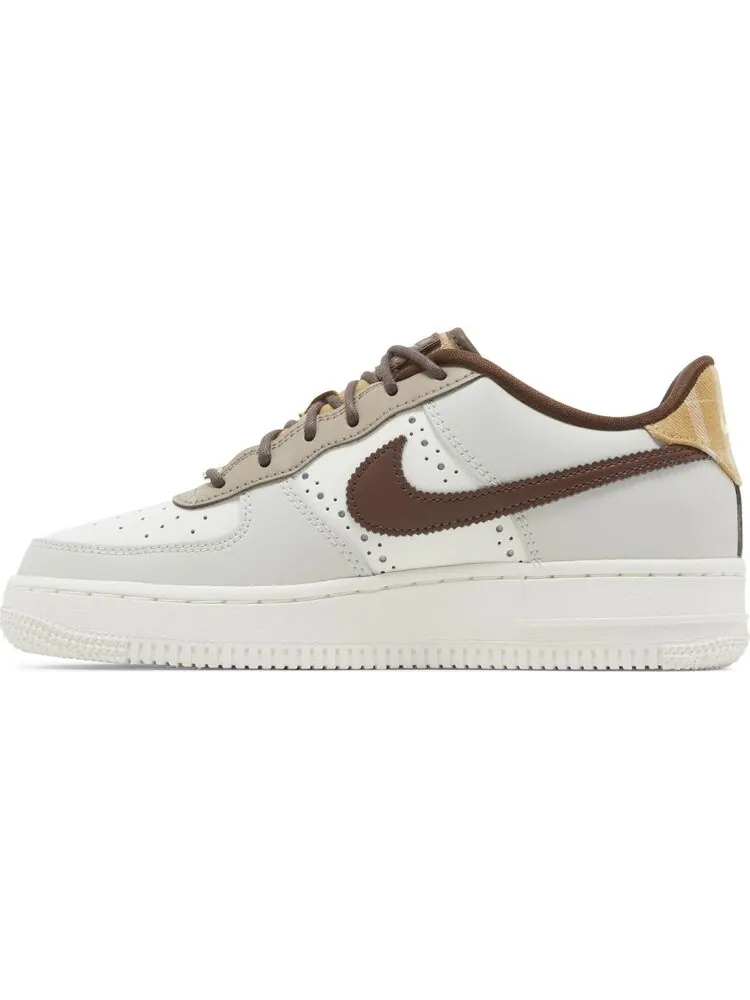Кроссовки Air Force 1 LV8 GS 'Brogue' — изображение 3 из 4, бежевый