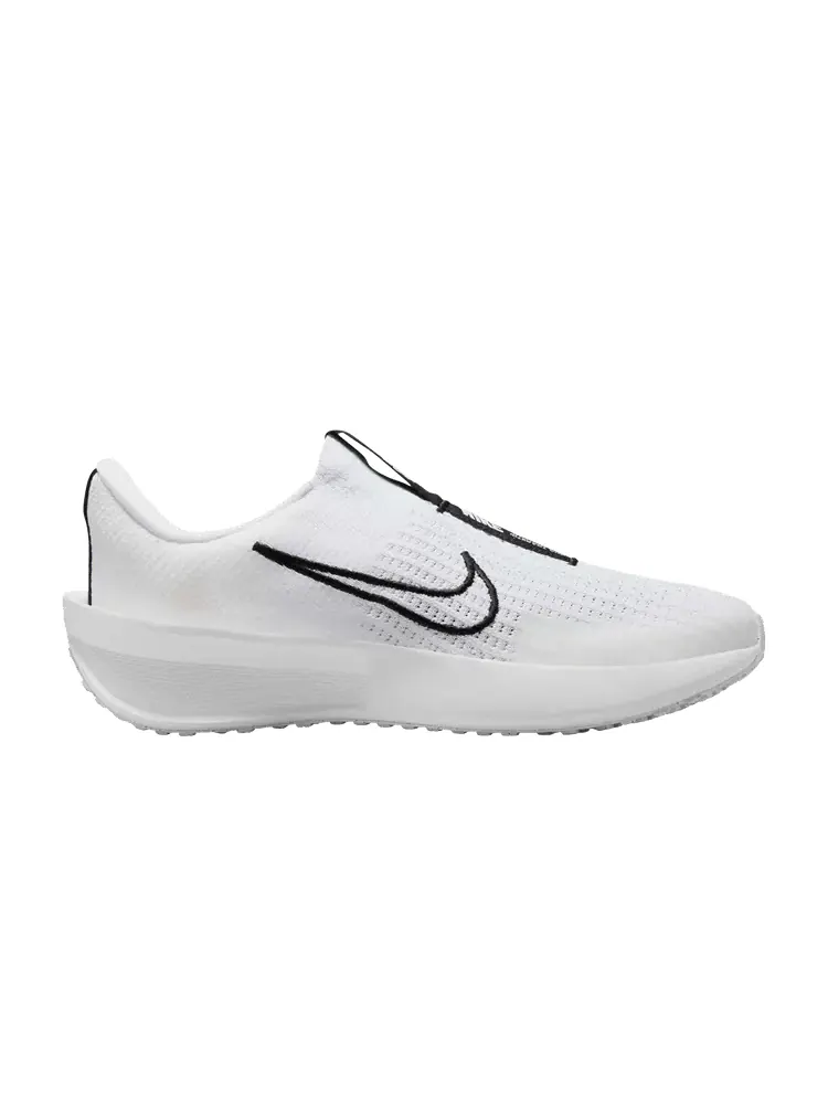 Кроссовки Nike Interact Run EasyOn — изображение 1 из 1, белый черный