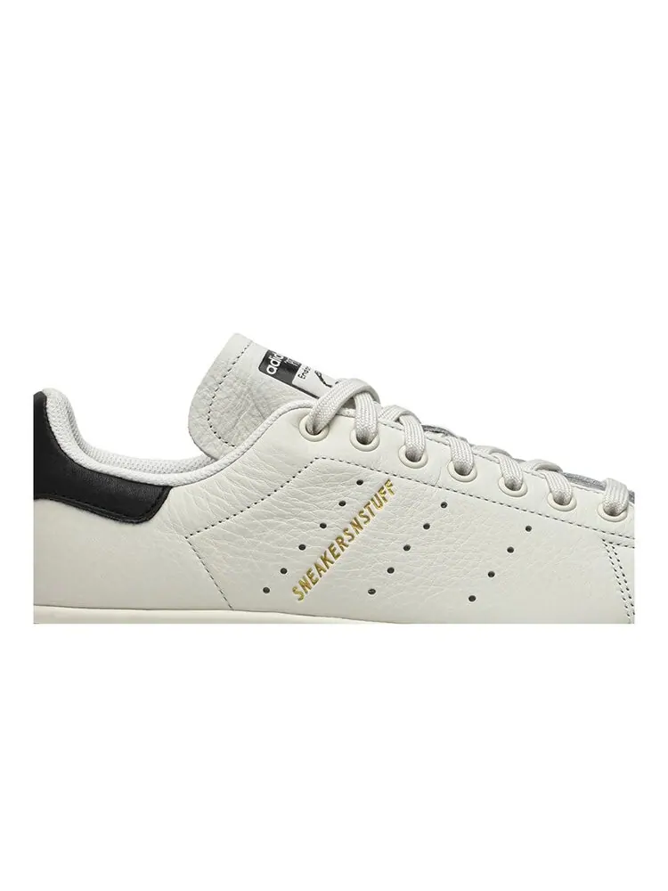 Кроссовки Adidas Sneakersnstuff x Stan Smith — изображение 2 из 4, белый