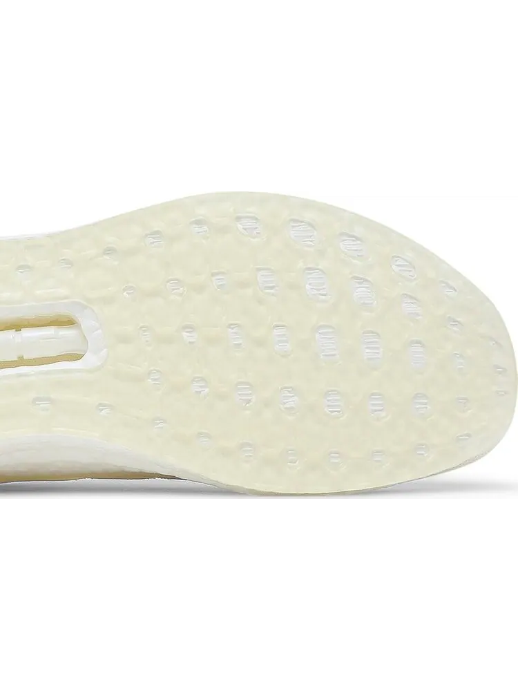 Кроссовки Adidas UltraBoost 'Made To Be Remade' — изображение 5 из 8, бежевый