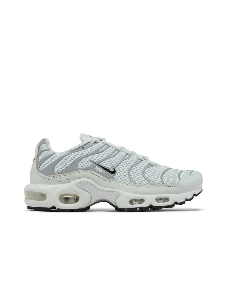 Кроссовки Nike Wmns Air Max Plus — изображение 1 из 4, серый