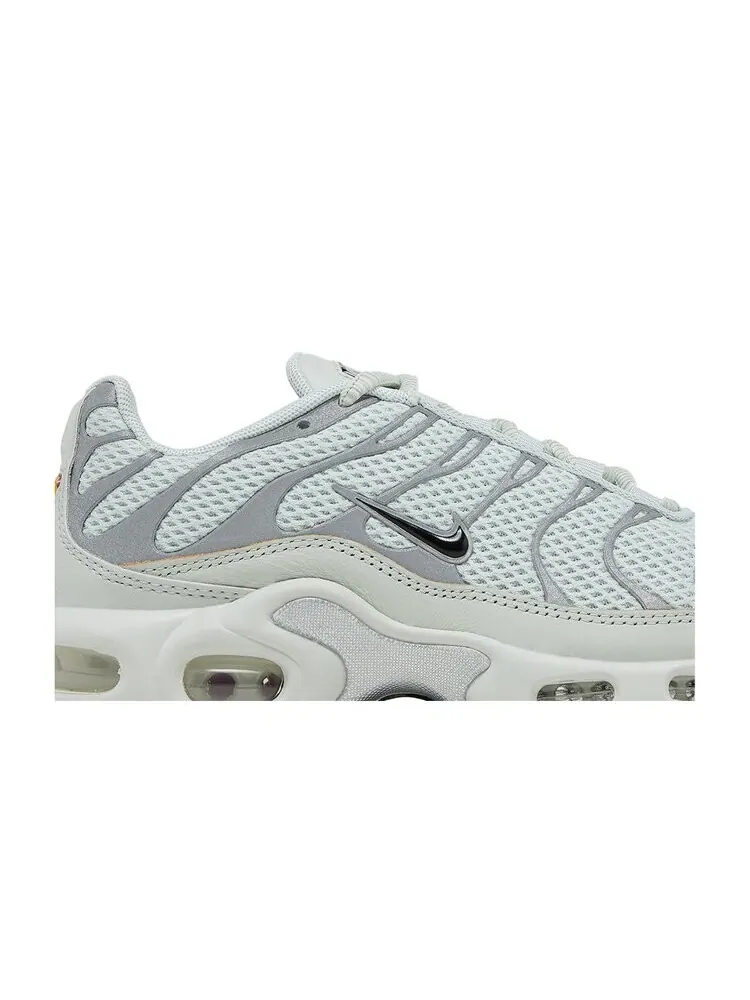 Кроссовки Nike Wmns Air Max Plus — изображение 2 из 4, серый