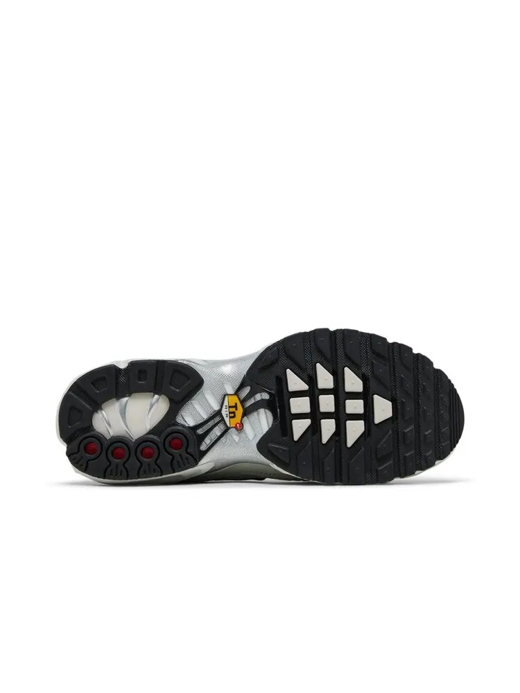 Кроссовки Nike Wmns Air Max Plus — изображение 4 из 4, серый