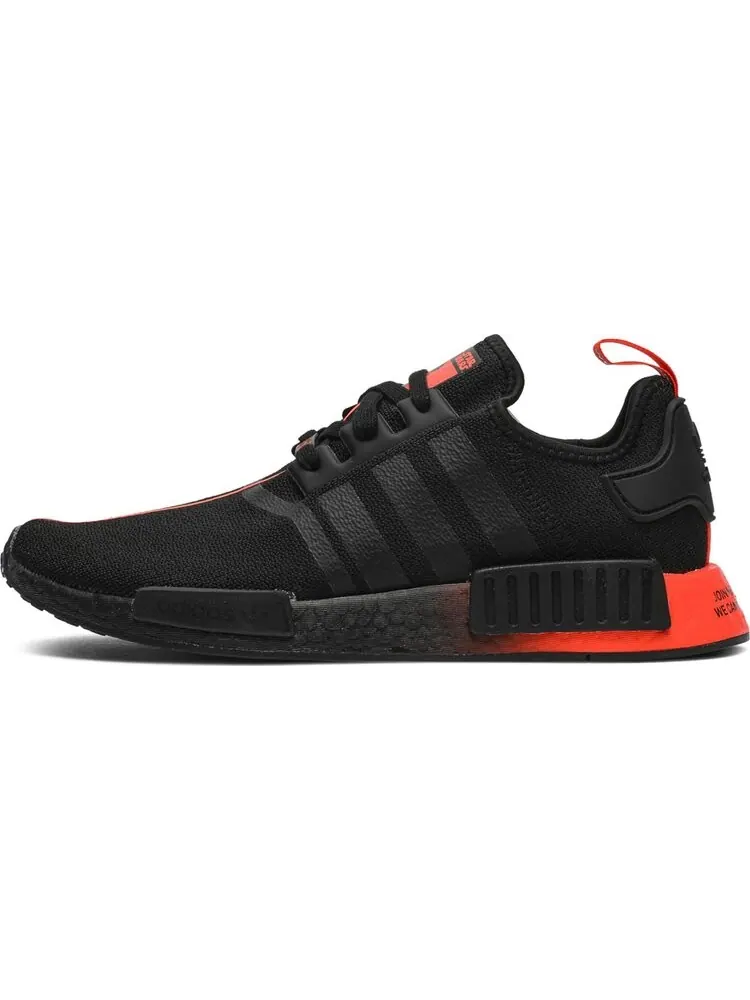 Кроссовки Adidas Star Wars x NMD_R1 'Darth Vader' — изображение 3 из 8, черный