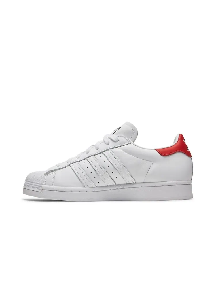 Кроссовки Adidas Disney x Superstar — изображение 3 из 4, белый