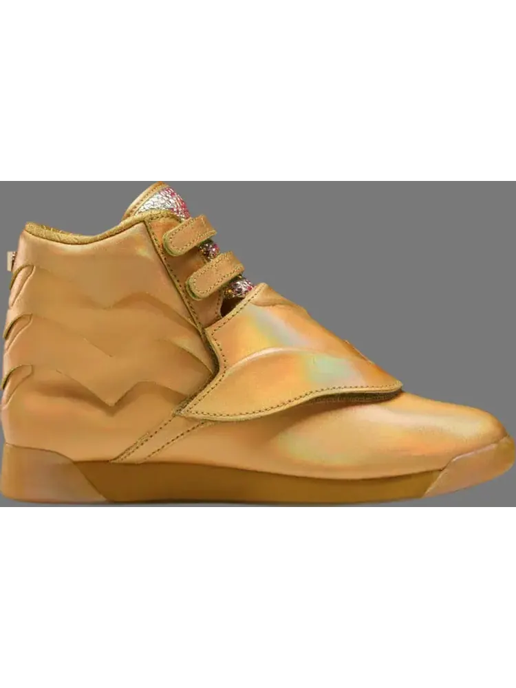 Кроссовки wonder woman 1984 x wmns freestyle hi 'golden eagle armor' Reebok — изображение 1 из 1, золото