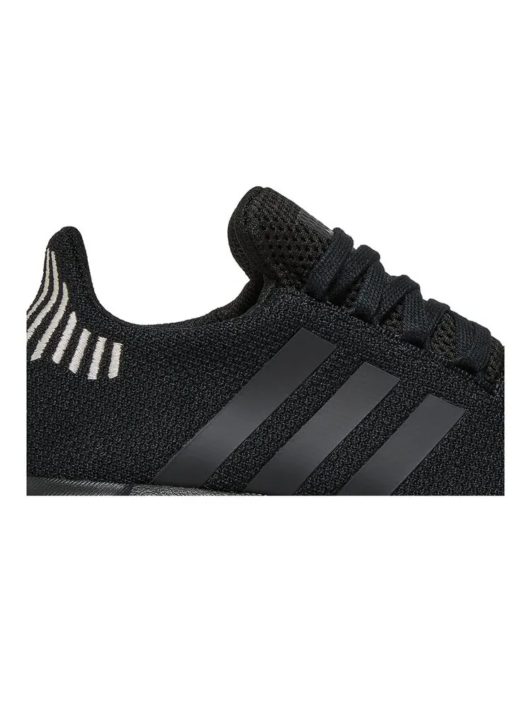 Кроссовки Adidas Wmns Swift Run — изображение 2 из 4, черный