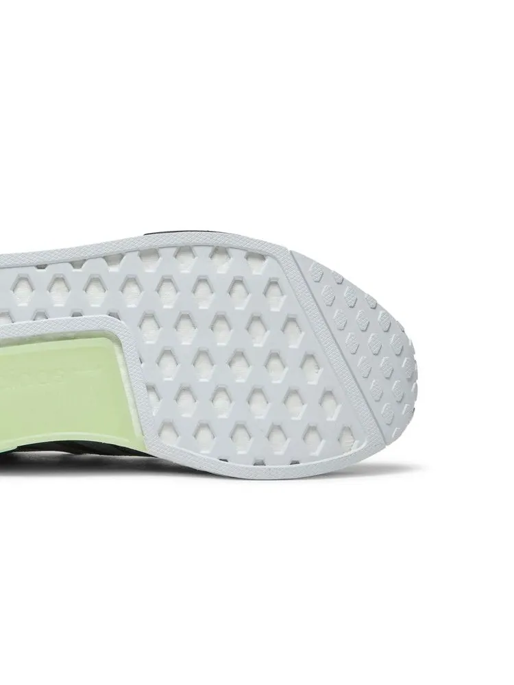 Кроссовки adidas NMD_R1 'Snakeskin' — изображение 6 из 9, черный/белый