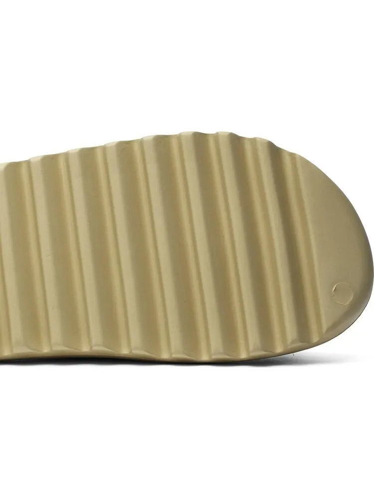 Сандалии Adidas Yeezy Slides 'Desert Sand' — изображение 5 из 8, загар