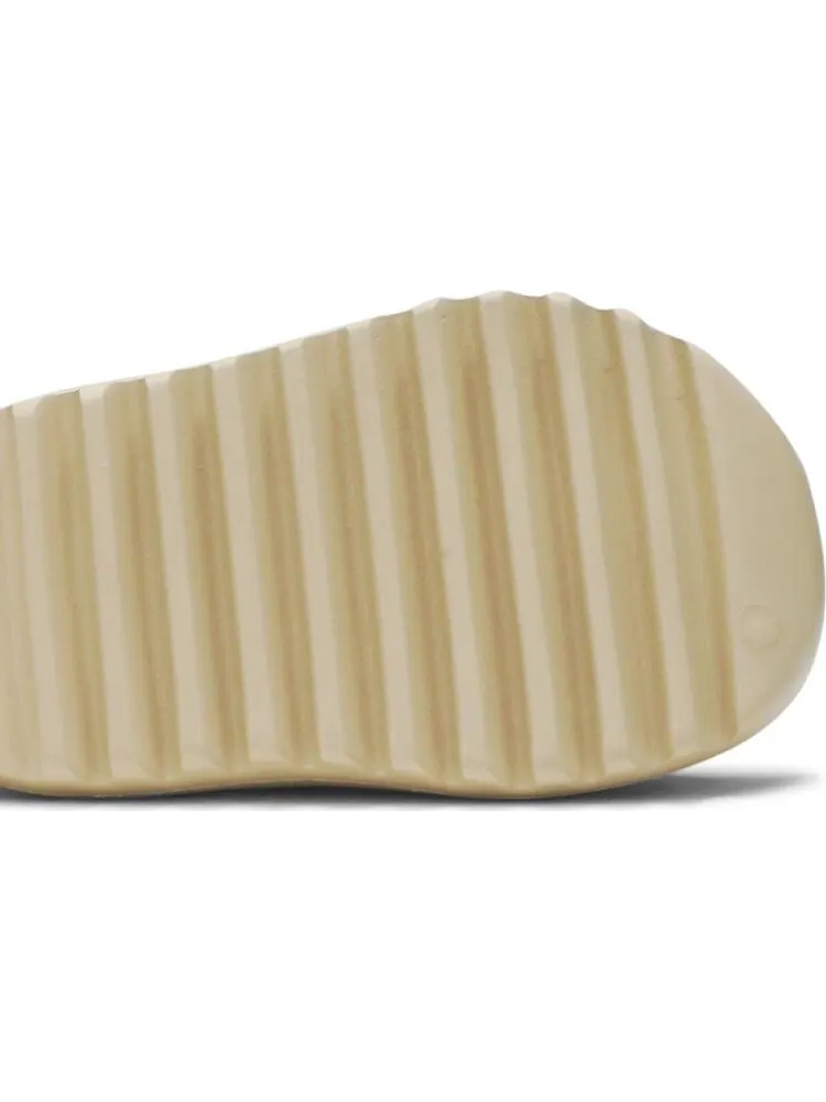 Сандалии Adidas Yeezy Slides Kids 'Desert Sand' — изображение 5 из 8, загар
