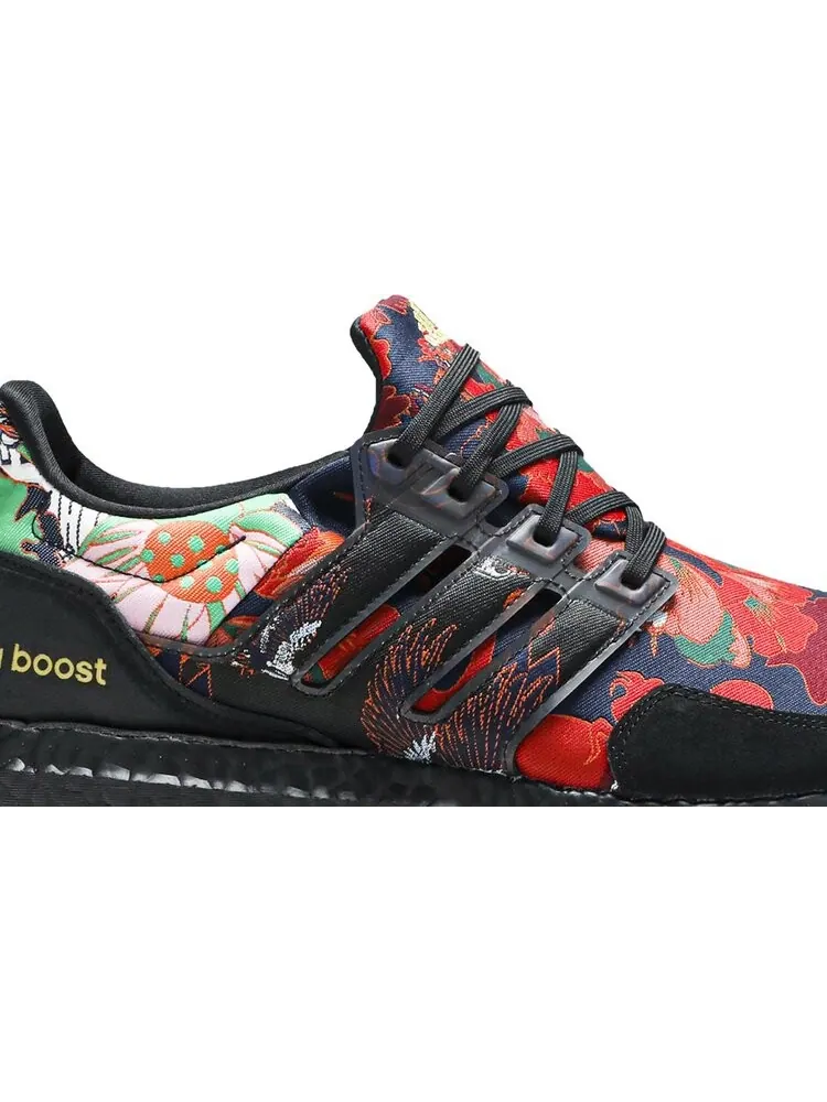 Кроссовки Adidas UltraBoost DNA 'Floral' — изображение 2 из 8, черный