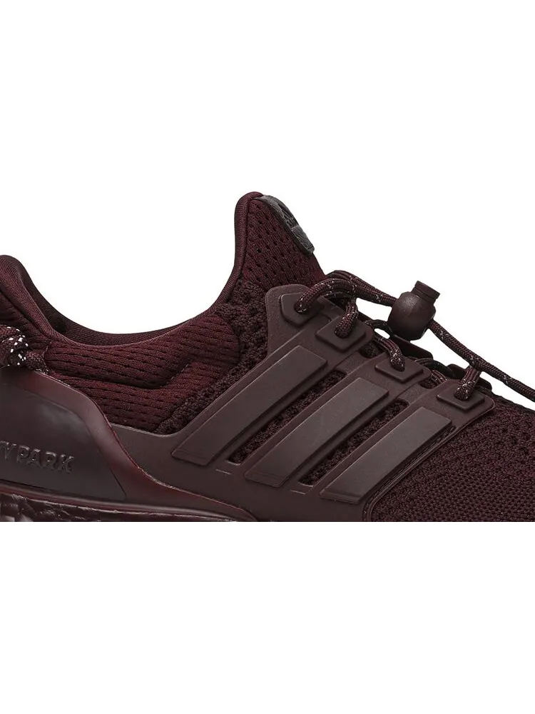 Кроссовки Adidas UltraBoost Ivy Park 'Maroon' — изображение 2 из 8, красный