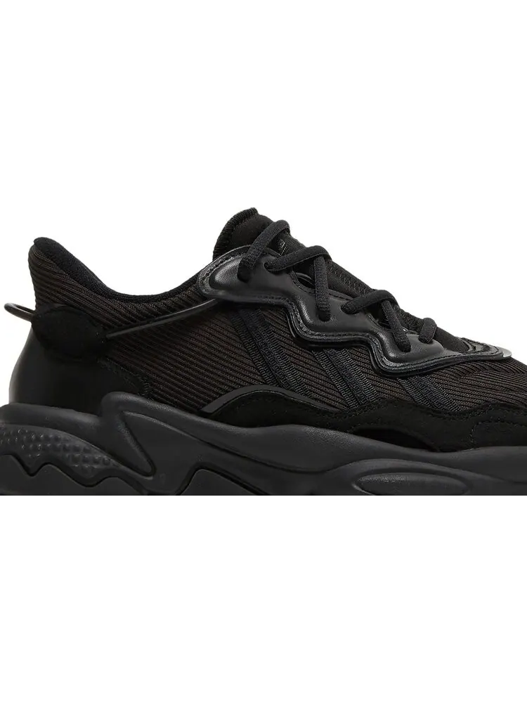 Кроссовки Adidas Ozweego 'Triple Black' — изображение 2 из 8, черный