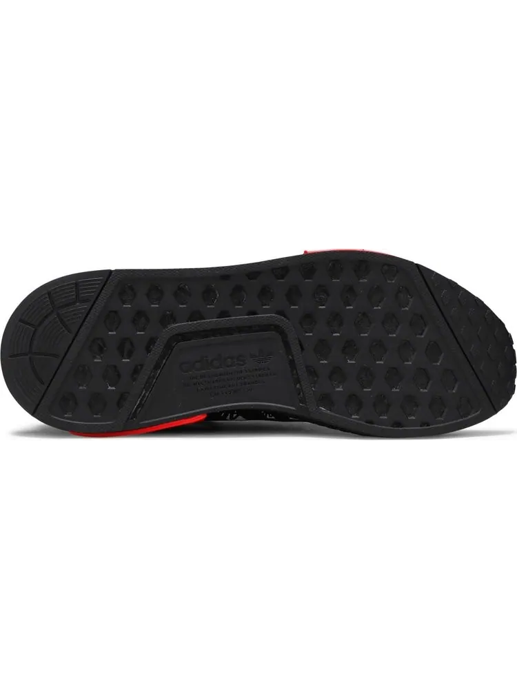 Кроссовки Adidas NMD_R1 'Wordmark Heel Stripe - Black Solar Red' — изображение 4 из 8, черный