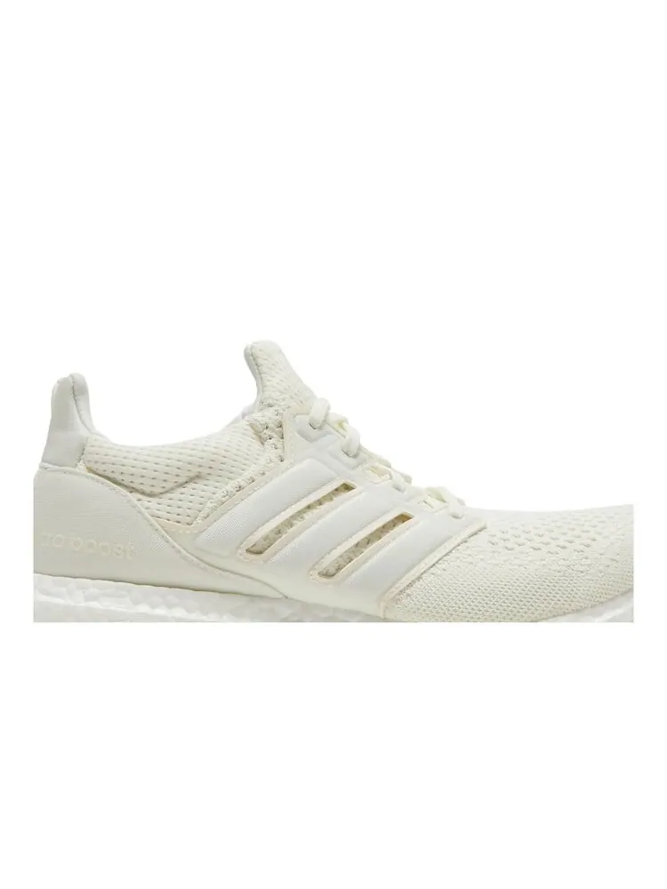 Кроссовки Adidas James Bond 007 x UltraBoost 1.0 DNA — изображение 2 из 4, белый