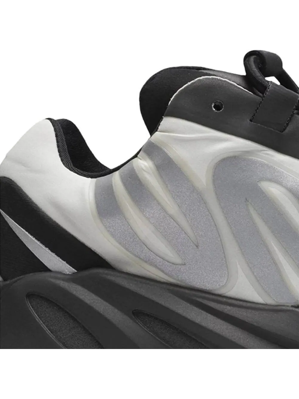 Кроссовки Yeezy Boost 700 MNVN Bone — изображение 7 из 9, белый