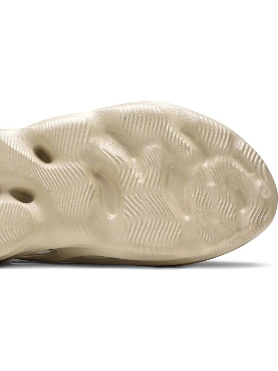 Кроссовки Yeezy Foam Runner Sand — изображение 9 из 9, белый