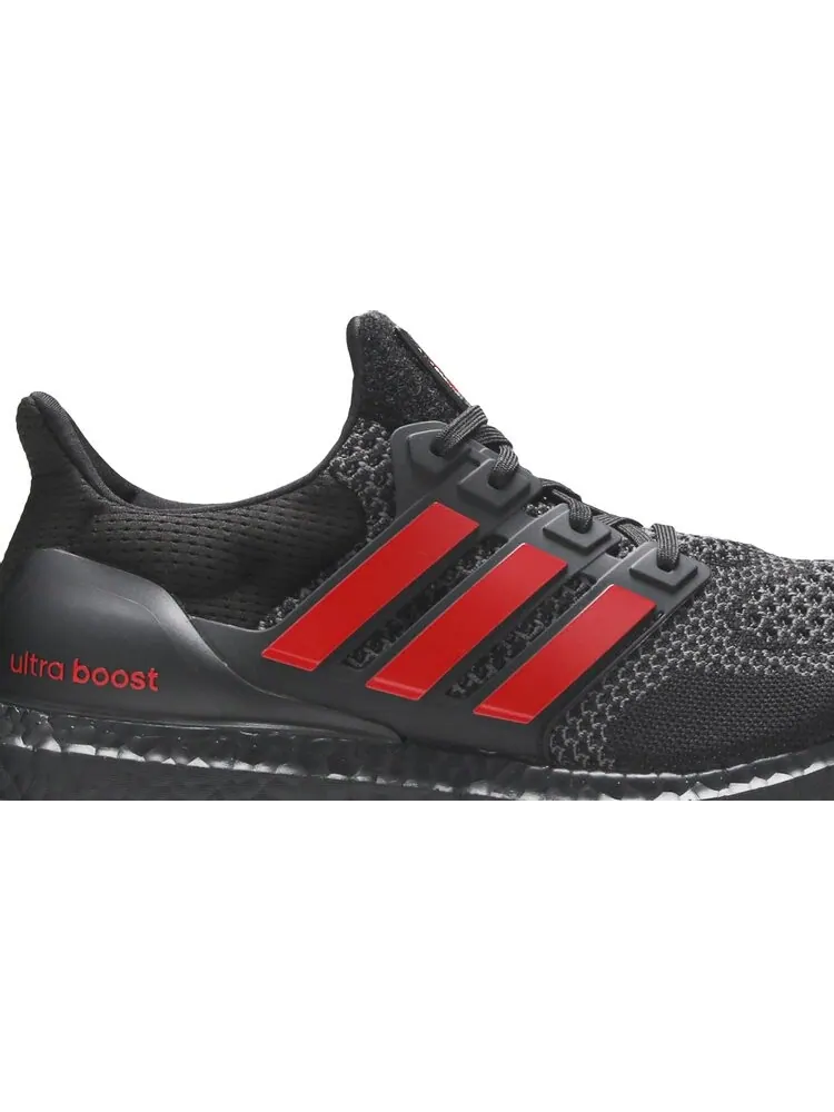 Кроссовки Adidas UltraBoost 1.0 'NCAA Pack - Louisville' — изображение 2 из 8, черный