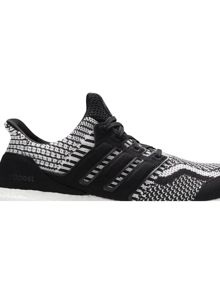 Кроссовки Adidas UltraBoost 5.0 DNA 'Black White' — изображение 2 из 8, черный