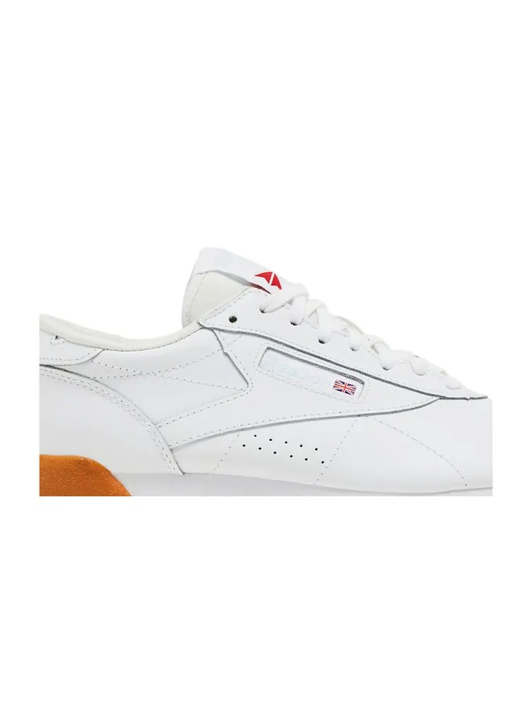 Кроссовки Wmns Freestyle Low 'White Gum' — изображение 2 из 7, белый