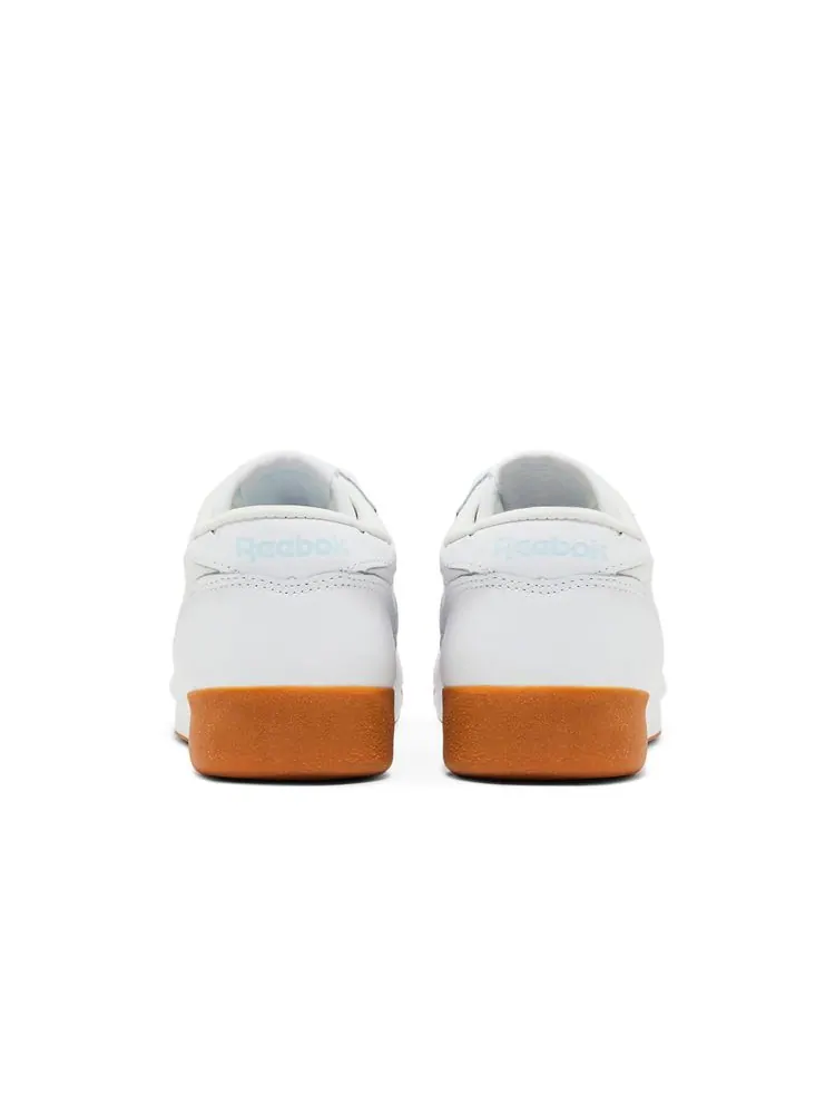 Кроссовки Wmns Freestyle Low 'White Gum' — изображение 6 из 7, белый