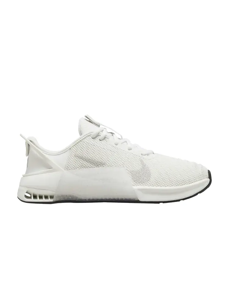Кроссовки Wmns Metcon 9 EasyOn Premium 'Summit White Metallic Silver' — изображение 1 из 1