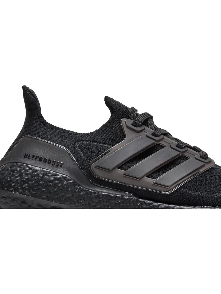 Кроссовки Adidas Wmns UltraBoost 21 'Triple Black' — изображение 2 из 8, черный