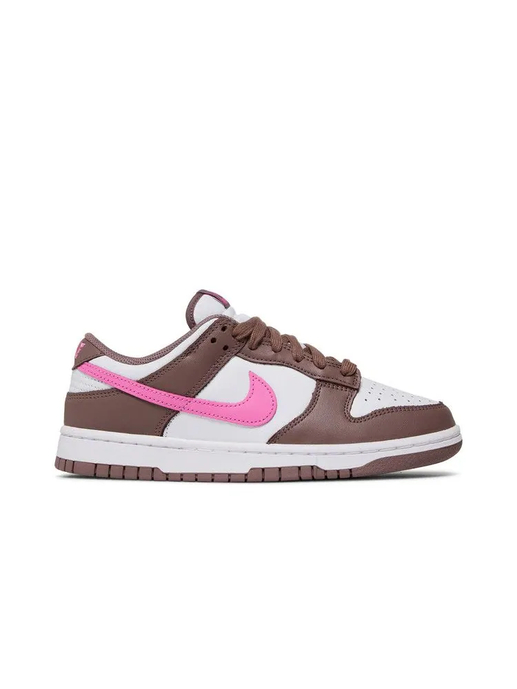 Кроссовки Nike Wmns Dunk Low 'Smokey Mauve Playful Pink' — изображение 2 из 9, розовый/белый
