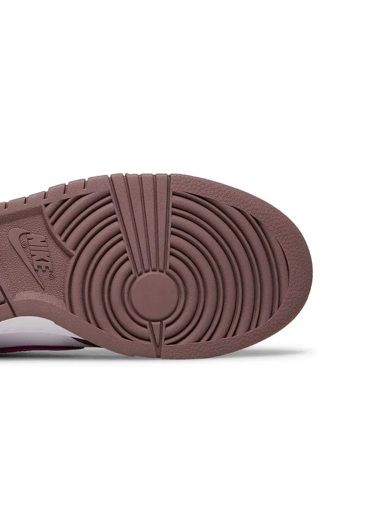 Кроссовки Nike Wmns Dunk Low 'Smokey Mauve Playful Pink' — изображение 6 из 9, розовый/белый