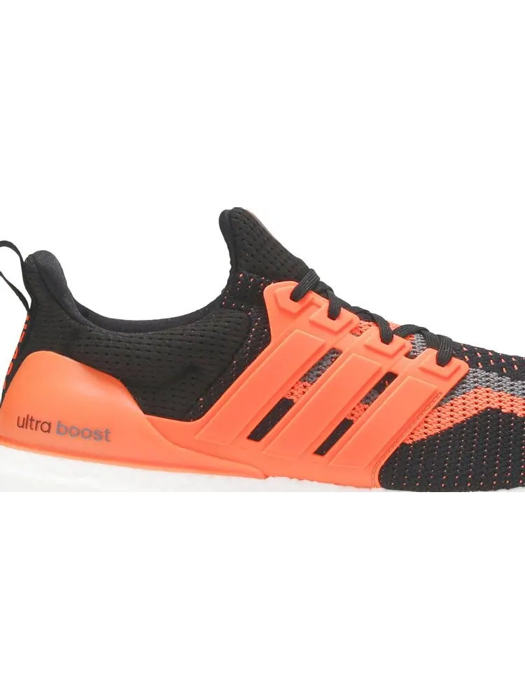 Кроссовки Adidas Juventus FC x UltraBoost DNA 'Football Pack' — изображение 2 из 8, оранжевый