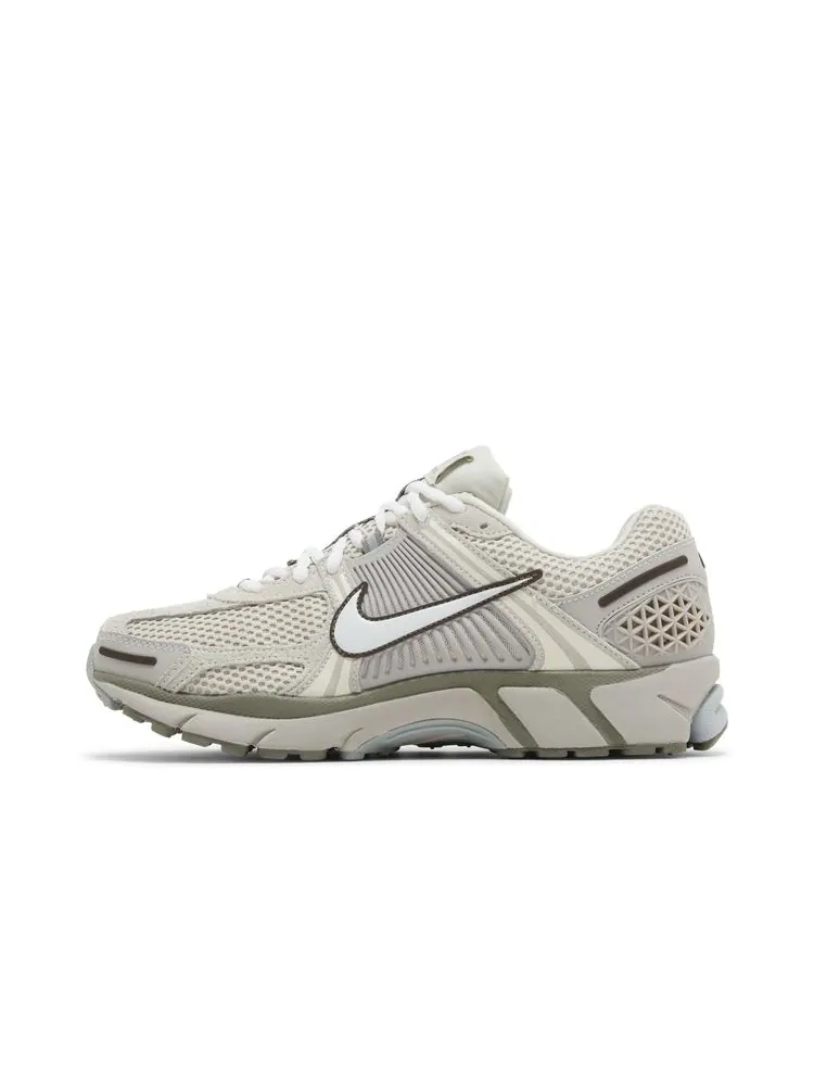 Кроссовки Air Zoom Vomero 5 'Light Orewood Brown' — изображение 3 из 8, светлый коричневый