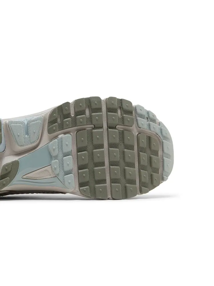 Кроссовки Air Zoom Vomero 5 'Light Orewood Brown' — изображение 5 из 8, светлый коричневый