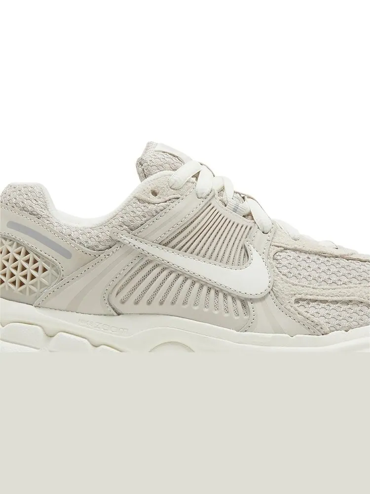 Кроссовки Wmns Air Zoom Vomero 5 'Light Orewood Brown' — изображение 2 из 4, бежевый
