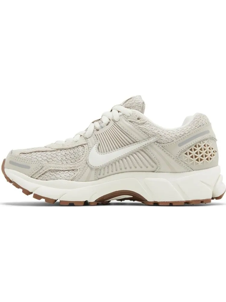 Кроссовки Wmns Air Zoom Vomero 5 'Light Orewood Brown' — изображение 3 из 4, бежевый
