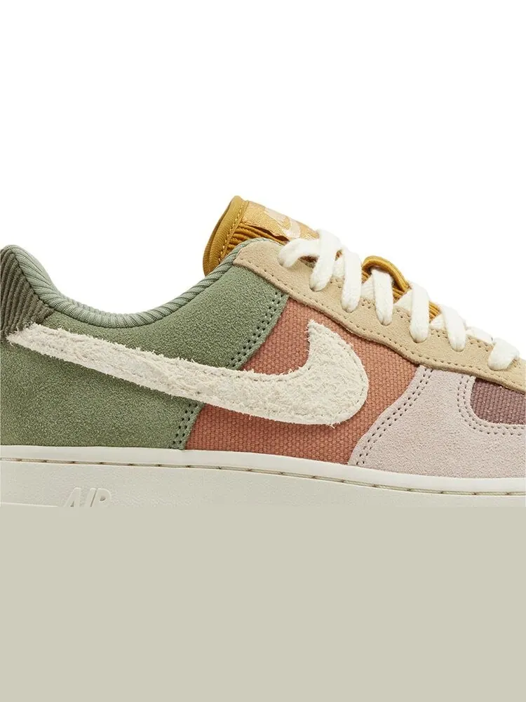 Кроссовки Wmns Air Force 1 '07 LX 'Oil Green Terra Blush' — изображение 2 из 4, коричневый