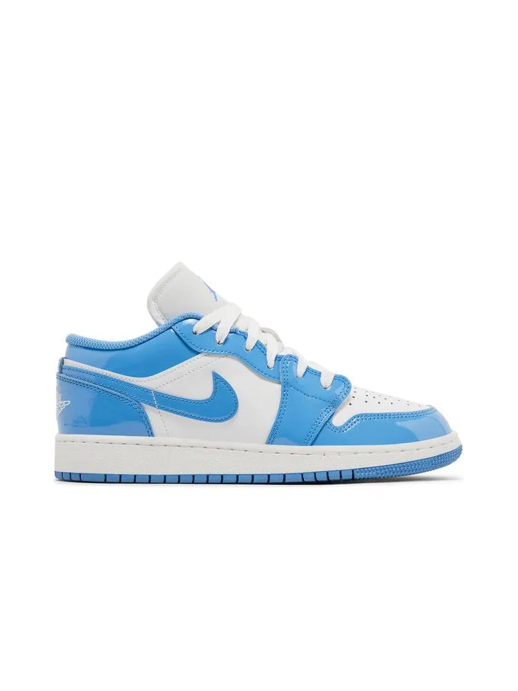 Кроссовки Air Jordan Air Jordan 1 Low GS 'UNC Patent' — изображение 2 из 9, белый/синий