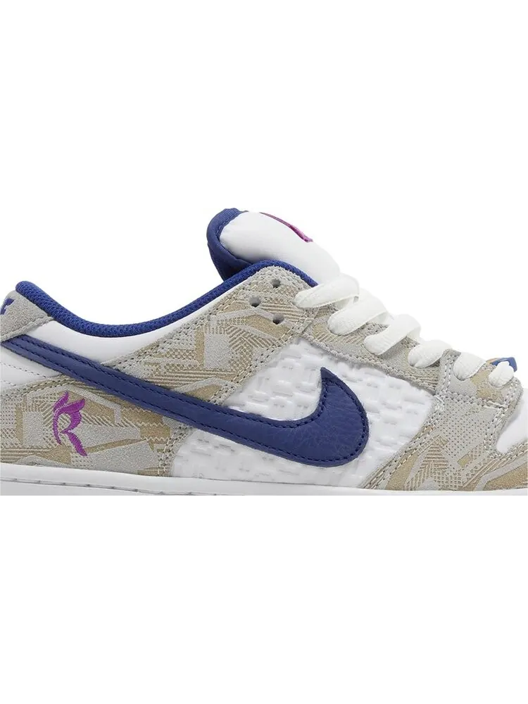 Кроссовки Rayssa Leal x Dunk Low SB — изображение 2 из 4, белый