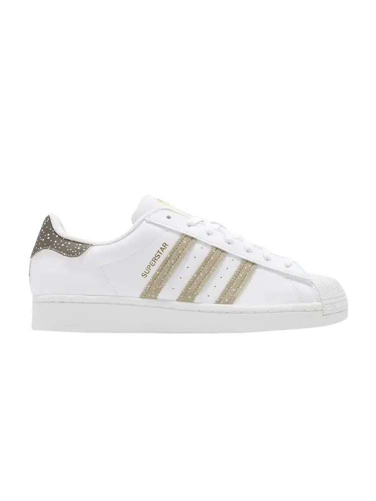 Кроссовки adidas Wmns Superstar 'Christmas Gingerbread' — изображение 1 из 1, белый/золотистый